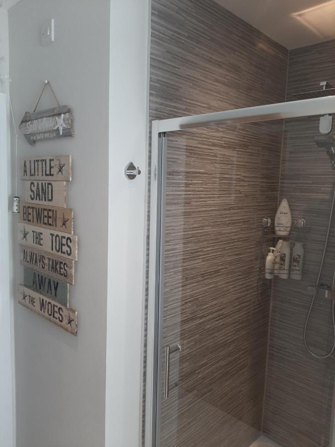 Number 14 Bed & Breakfast Даунпатрик Екстериор снимка