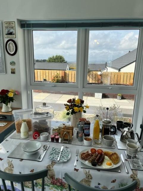 Number 14 Bed & Breakfast Даунпатрик Екстериор снимка